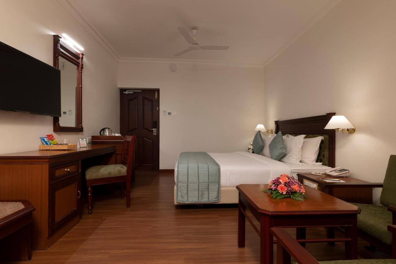 Issacs Residency Hotel Munnar Exterior photo