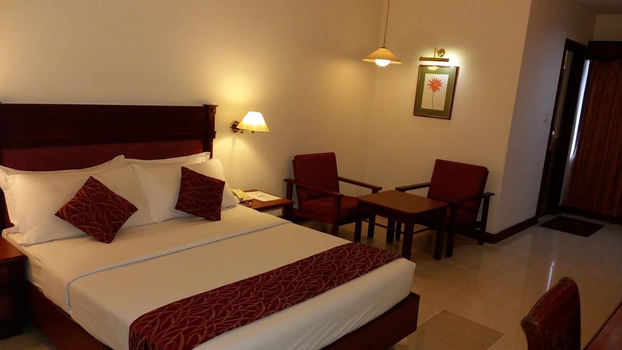 Issacs Residency Hotel Munnar Exterior photo