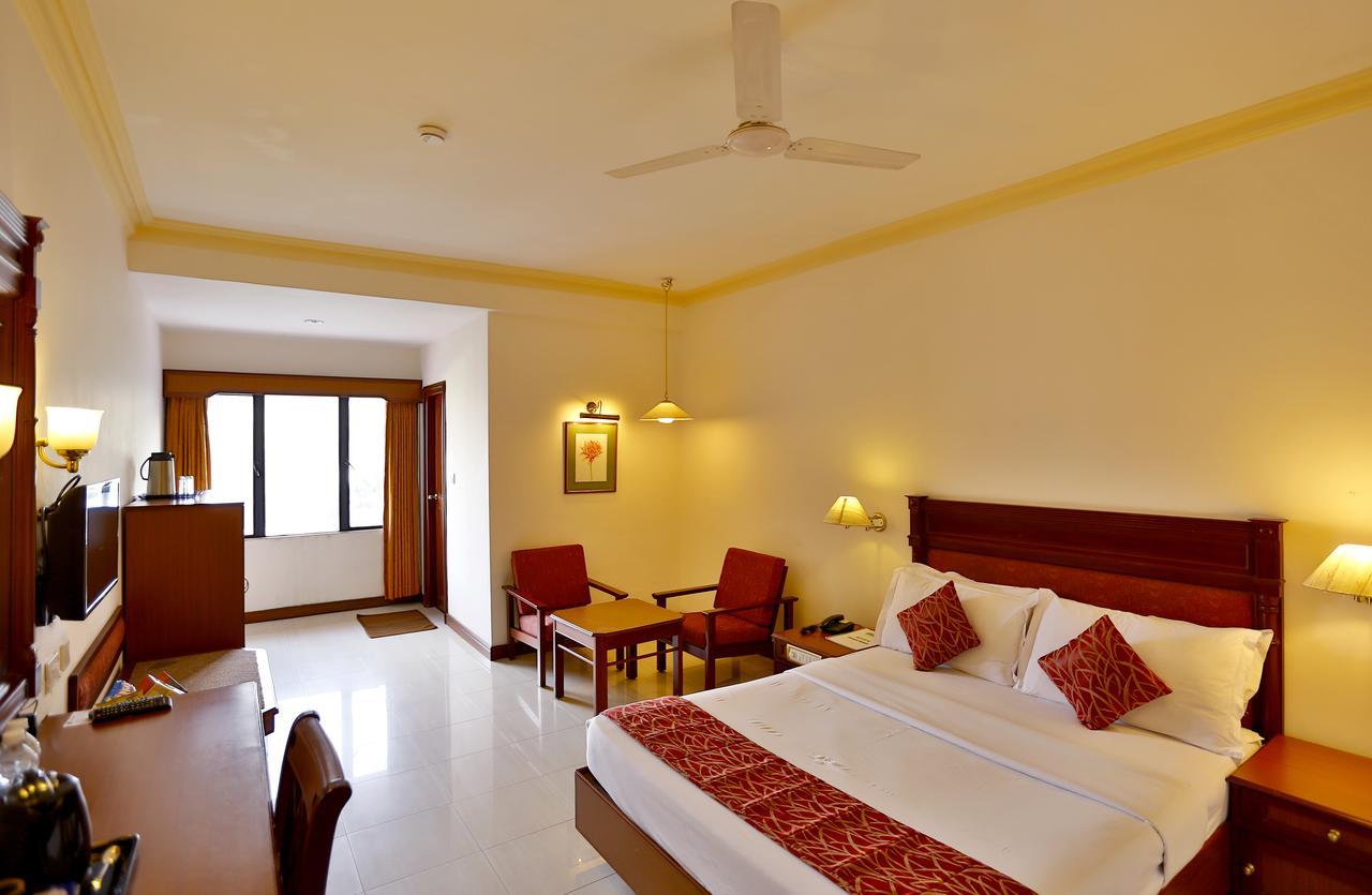 Issacs Residency Hotel Munnar Exterior photo