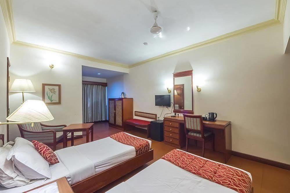 Issacs Residency Hotel Munnar Exterior photo