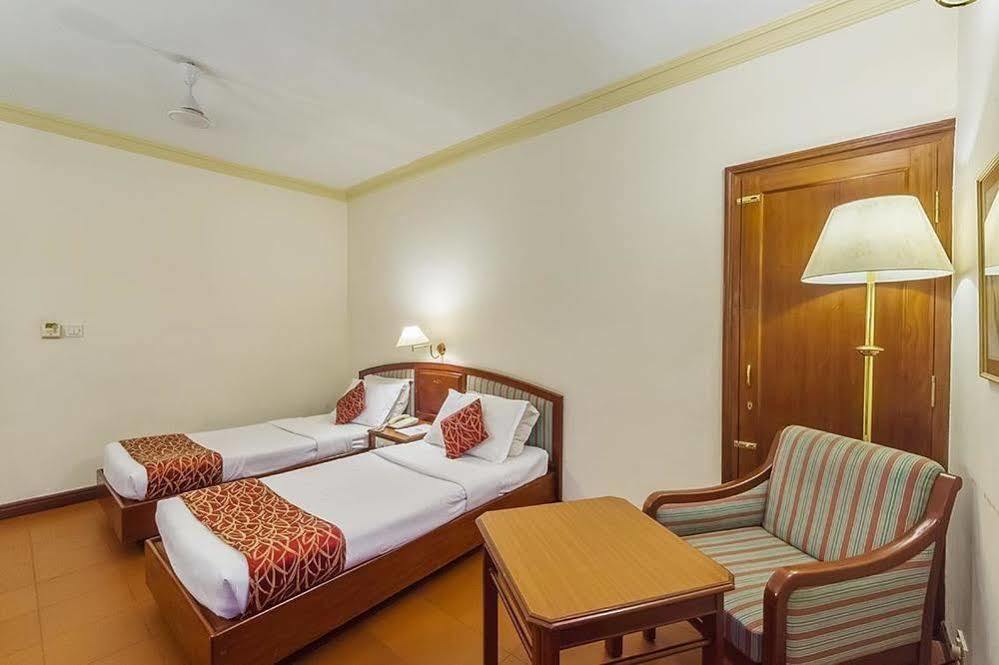 Issacs Residency Hotel Munnar Exterior photo