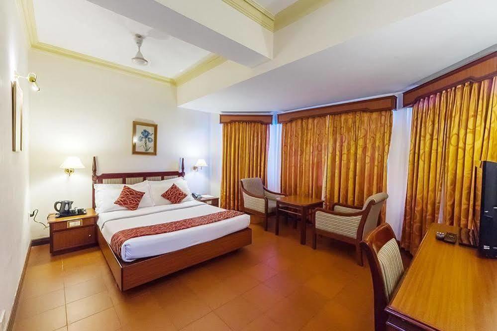 Issacs Residency Hotel Munnar Exterior photo