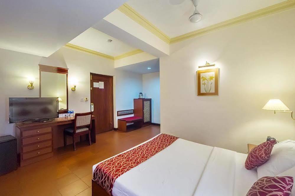 Issacs Residency Hotel Munnar Exterior photo
