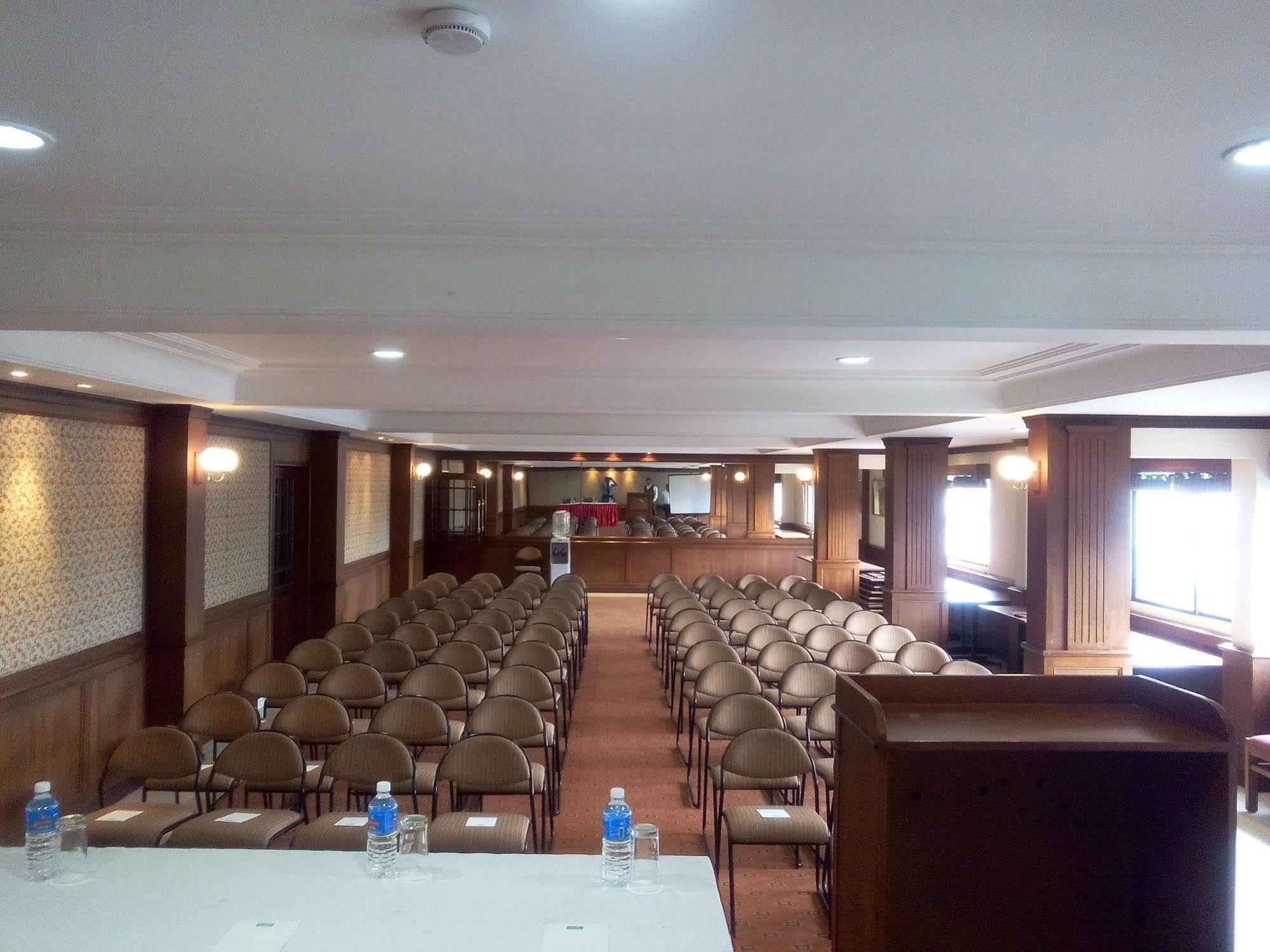 Issacs Residency Hotel Munnar Exterior photo